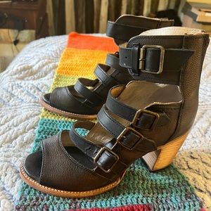 Freebird Bianca Size 9 - open toed bootie sandals.